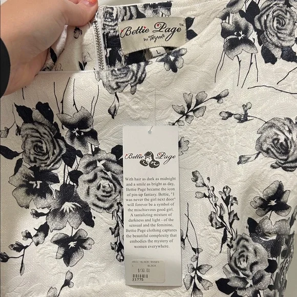 Bettie Page (NWT) Vintage Shimmer Black and Cream Floral Dress - Picture 8 of 8